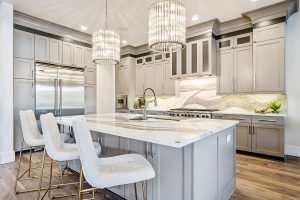 Glamor style in interior design: characteristics and ideas of arrangement