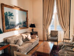 Living in French style: Guide to the arrangement