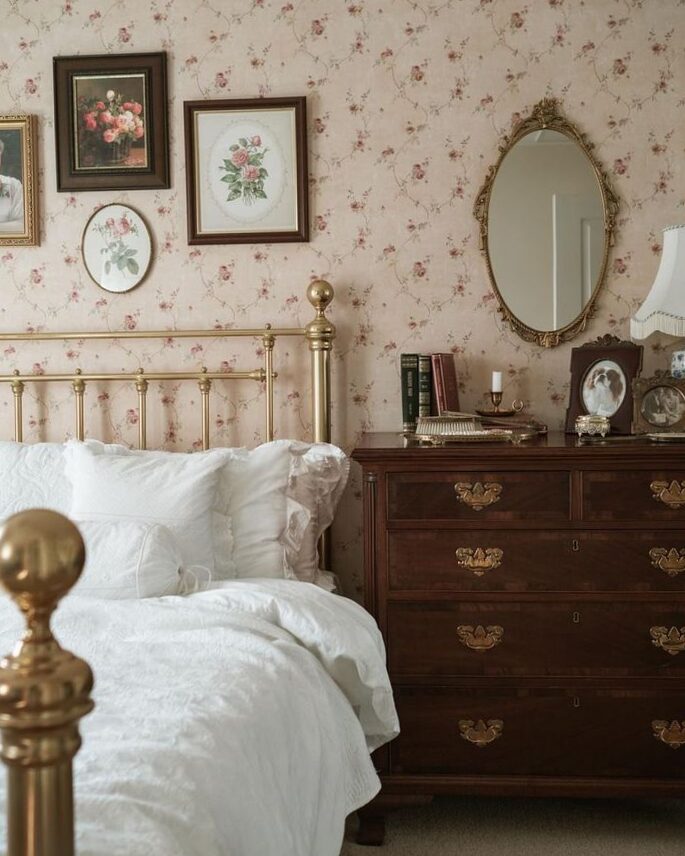 Vintage -style bedroom arrangement: ideas